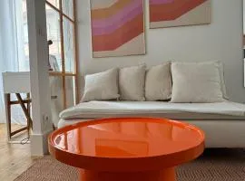 Orange Pastel - Parking gratuit - T2 cosy proche gare, GEM, Palais de justice