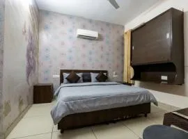 Hotel Devine Opp Jubilee Walk Mall & Near Gurdwara Sohana