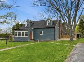 Modern Touisset Escape 3BR with Enclosed Porch