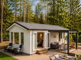 StayatSas Sam, Luxe Boshuis met Veranda, hotel sa Epe
