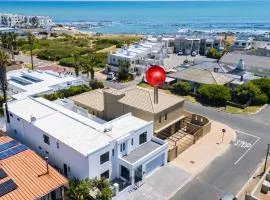 Beach Road Coastal Suite - Melkbos Beach & Restaurants Walkable