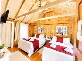 Cottage 11 - Double Queen Beds plus Child Loft w 2 Twins Private Bath & Kitchenette Pets Allowed Fee applies, hotell i Wolfeboro