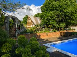 Green Glamping Paravia, מלון בKrasica