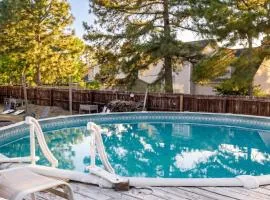 Sanford Retreat - Pool Hot Tub & Game Room