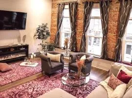 Private Boutique Getaway - Fireplace & Soaking Tub - Downtown Loft - by Cross-Key Vacation Rentals