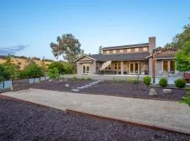 Luxurious, Modern Farmhouse in Wine Country
