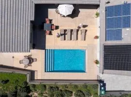 Hilltop Vistas Pool, Wine & Family Fun