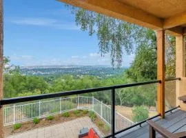 Mid-Mod Hilltop Retreat Views & Local Wildlife