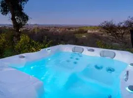 Harleys Hideaway Hilltop Views, Hot Tub & Pets