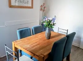 2 Bedroom sleeps 6 - free parking