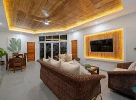 Modern, private 3-bed house in the heart of Dauin