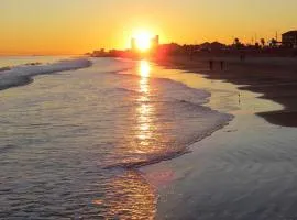 Lux 2 Mins 2 Beach Houston Med NASA Galveston