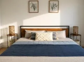 Spacious Apt | Free Parking | Rooftop views | Gym