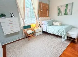 The Allman Loft, Walk to Food, Bars and Coffee