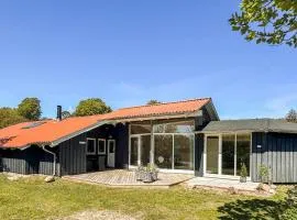 Stunning Home In Ebeltoft With Sauna