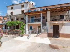 Apartments with parking space Novigrad - 25957