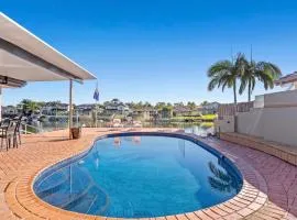 Waterfront Home, Pool, Jetty, Helensvale