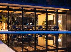 Hotel MODA, hotel en Yufu