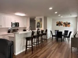Updated Rancher near shopping & restaurants