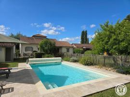 Le Chant des Oiseaux : Piscine Privée, Wifi, Animaux Bienvenus, Jardin - FR-1-616-236, hotelli kohteessa Chancelade