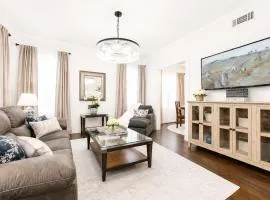 Chic Dallas Retreat Trail, Soaking Tub & Patio