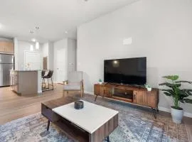 Madison apt with Laundry Pool Gym & Free Parking