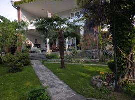 Neli & Zaal Guest House: Telavi şehrinde bir otel
