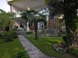 Neli & Zaal Guest House