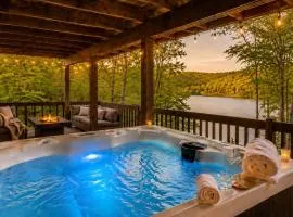 4 BR Lakeside House in Woods