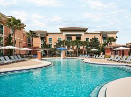 Hampton Inn & Suites Destin، فندق في ديستين