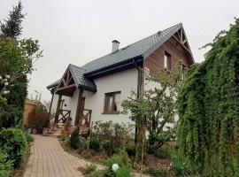 Willa z sauną i jacuzzi na wyłączność, Hotel in Dąbrówka