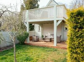 Cabin Guesthouse with free parking
