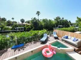 Canal-Front Sleeps 10 Pool Spa & Private Dock