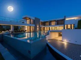 隱密中的奢華 核心內的精隨 眠月居 尊貴獨棟獨享 Moonlit Villa