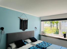 Fewo Sort Sol - Auszeit in perfekter Alleinlage, hotel in Aventoft