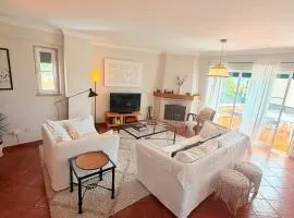 Relaxed 3 bedrooms penthouse in the heart of Cascais historic center, few steps from the beach