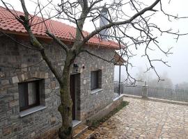 Oreini Nafpaktia Houses, self-catering accommodation in Palaiópirgos