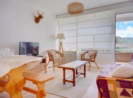 L'Éterlodge Cosy - Au pied des pistes à Chamrousse - Ski in - Ski out - WIFI Fibre - Idéal Séjours Famille ou Amis - Jusqu'à 4 personnes、シャンルッスのホテル