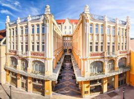 Palatinus Grand Hotel – hotel w mieście Pecz
