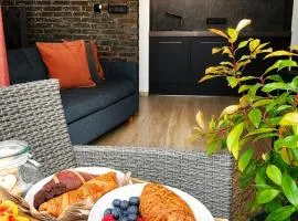 Industrial apartment with free parking & smart check-in near Terminal shopping center
