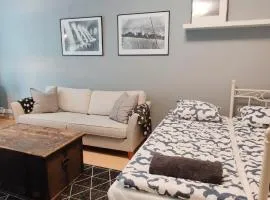 Quiet 2-Room Apt - Free Parking, WiFi, & Balcony