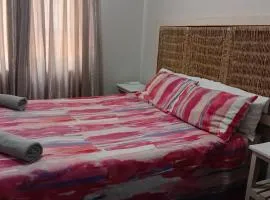 7 Sleeper-3 Bedroom House-Budget Accommodation