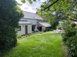 Nature retreat for 8 people between lake, garden, and forest