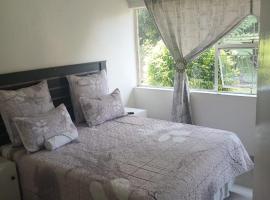 90 Degrees Guest House Emalahleni, hotel v destinaci Witbank