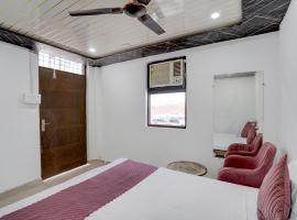 PLAY HOTEL DM EXPO couple friendly, Hotel in Greater Noida