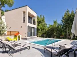 Villa Casa Ladonia, a stylish pool villa in Labin