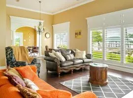 Lakefront 3BR Retreat - Pier, RV, Family-Friendly