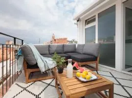 LETS HOLIDAYS CENTRIC HOUSE with PARKING