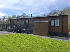 Crescent Lodge