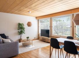 A quiet house right next to the airport, hotelli Vantaalla